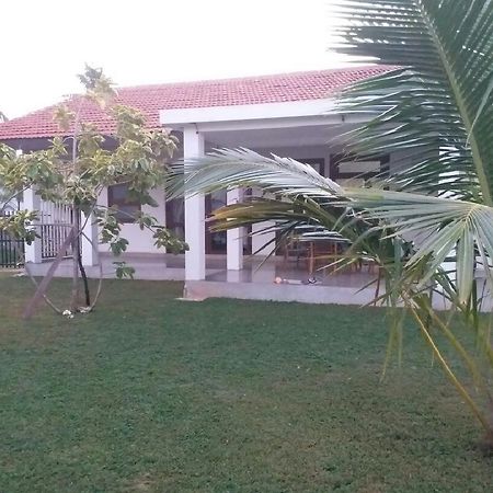 Negombo Holiday Home Exterior photo